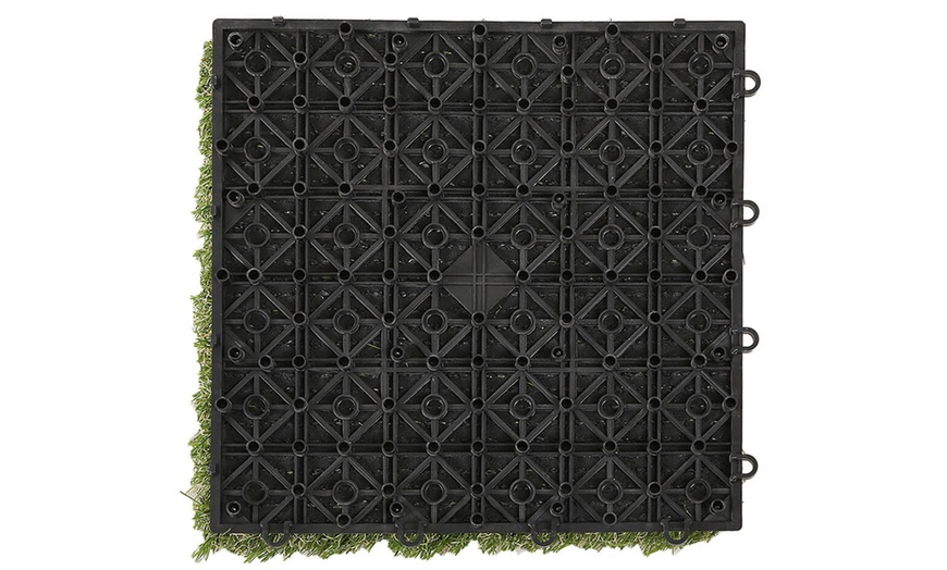 Image 5: Baldosas de césped artificial para terrazas Jubin, de Home Deluxe