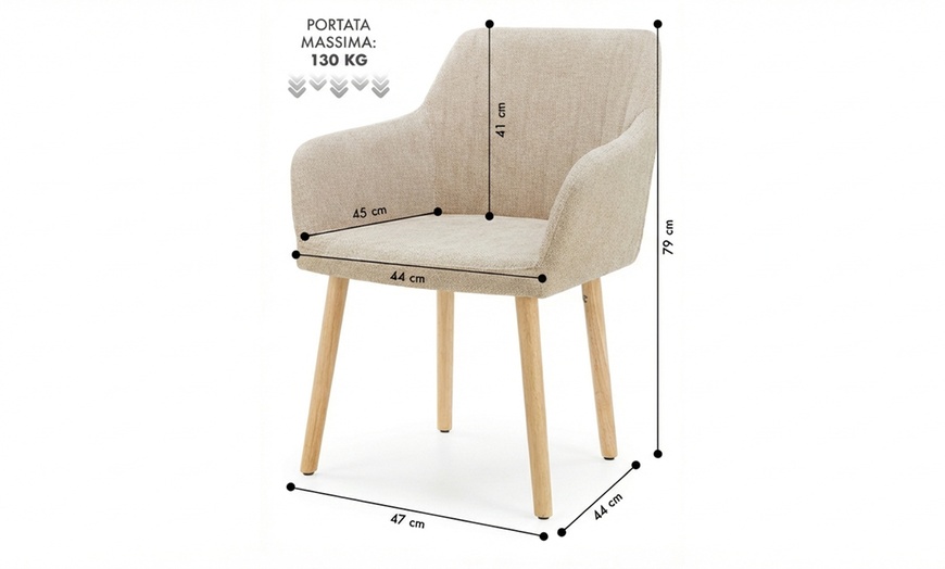 Image 16: Sillón tapizado de estilo escandinavo con patas de madera natural