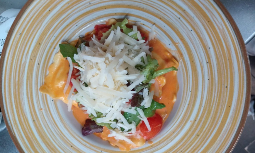 Image 2: Pizza oder Pasta nach Wahl opt. mit Antipasti-Platte für 2-4 Personen