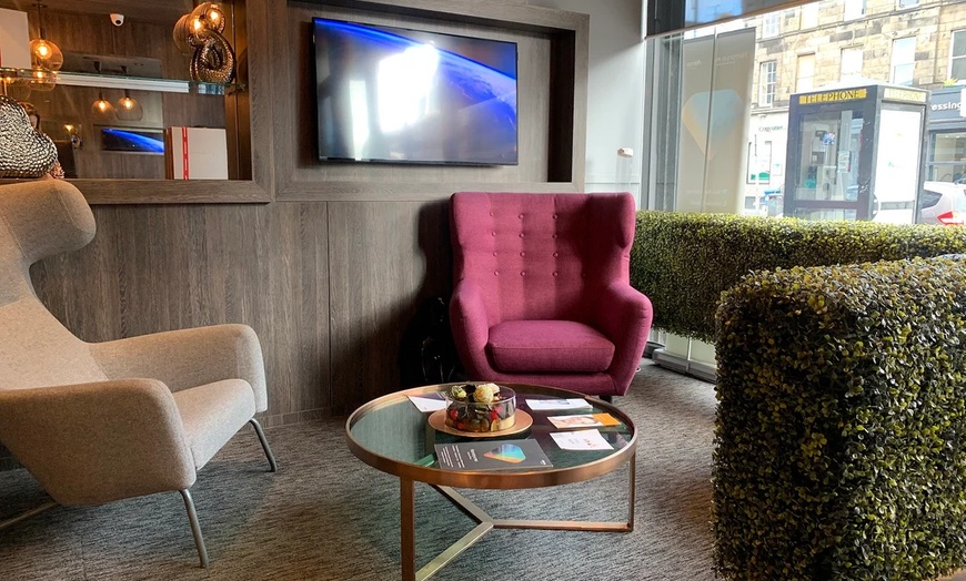 Image 3: Radiant Skin with Hydrafacial / Deluxe Hydrafacial Services!