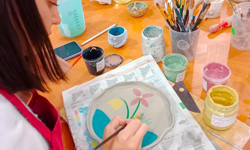 Image 3: Taller de cerámica con bebida