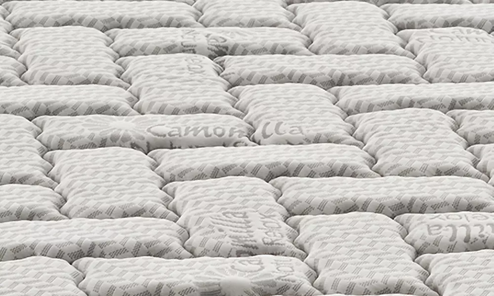 Gesteppter Topper mit Kamille-Gewebe