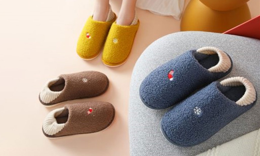 Image 5: Women's Plush Slippers