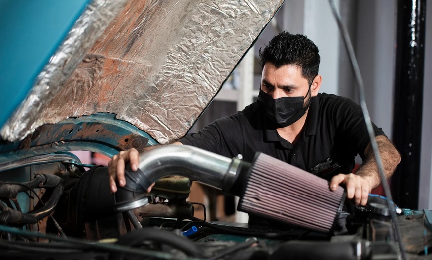 Image 3: Get a 4, 6, or 8 Cylinders Oil Change Package - Minor Servicing