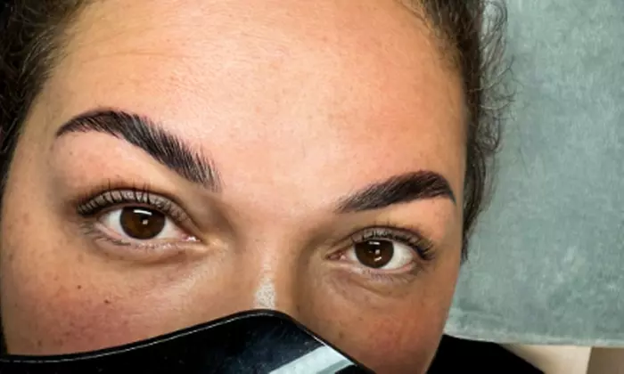 Wimpern- und/oder Augenbrauen-Lifting inkl. Färben für 1 Person