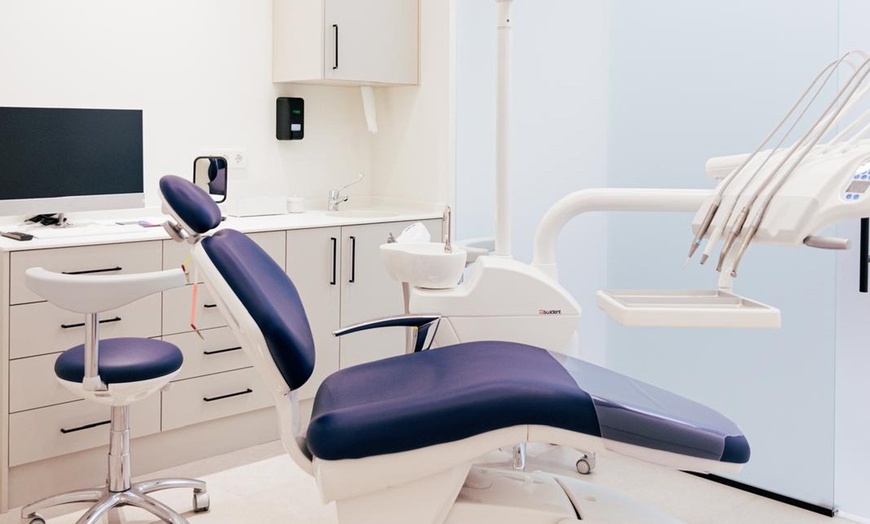 Image 3: Limpieza bucal con opción a radiografía y curetaje de 1 o 2 arcadas