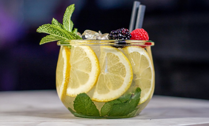 Image 16: Burger nach Wahl inkl. Pommes & Softdrink für 1, 2 oder 4 Personen