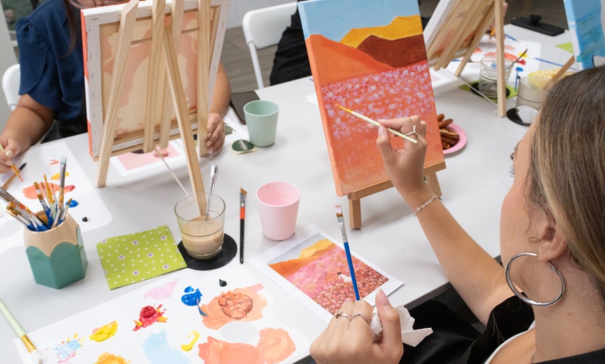 Image 3: Taller para 1 o 2: pintura de cuadro o tote bag, o clase de maquillaje