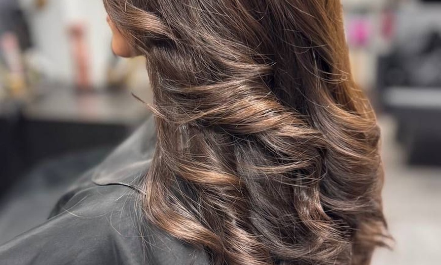 Image 3: Haarschnitt für Damen: Spitzen schneiden oder alle Schnittarten