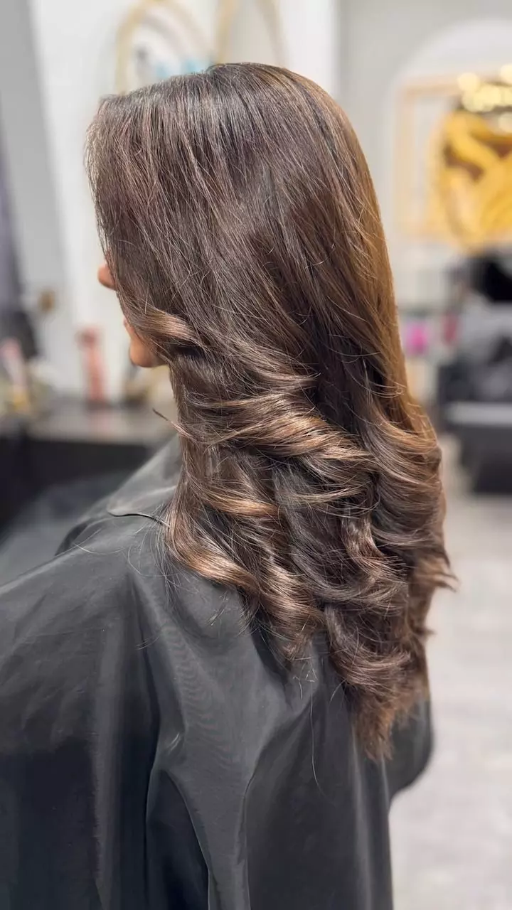 Haarschnitt für Damen: Spitzen schneiden oder alle Schnittarten