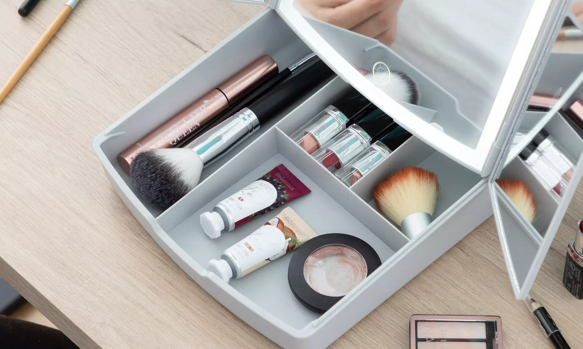 InnovaGoods LED Vergrößerungsspielgel oder klappbarer LED-Spiegel