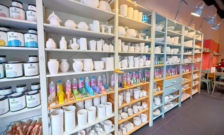 Image 12: Taller de pintura en cerámica con bebida para 1, 2 o 4 personas