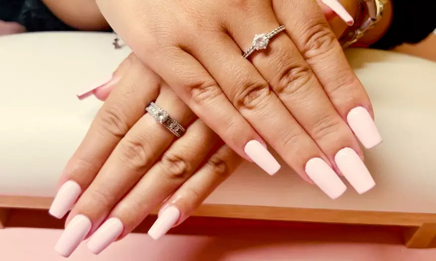 Beauté des mains ou pieds : vernis semi-permanent ou pose américaine