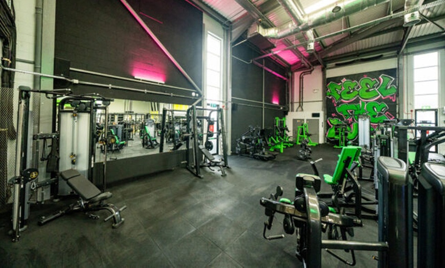 Image 11: Unlock Premium Fitness: Buzz Gym Multi-Site Membership! 