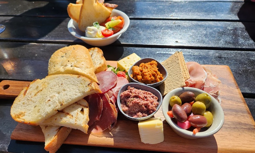 Image 3: Italian Feast with Pizza, Wine & More for Up to 10 People