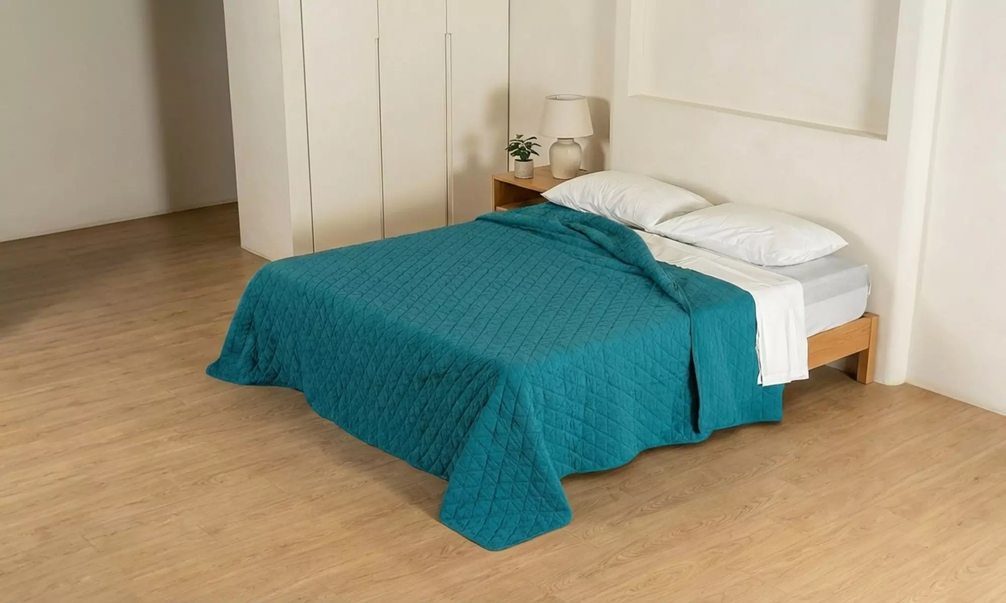 Copriletto matrimoniale Frisè, disponibile in 3 colori - Primary Image