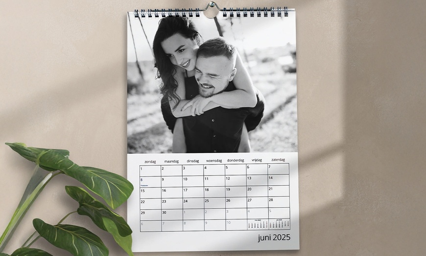 Image 1: Faites de chaque mois une fête avec un calendrier photo personnalisé