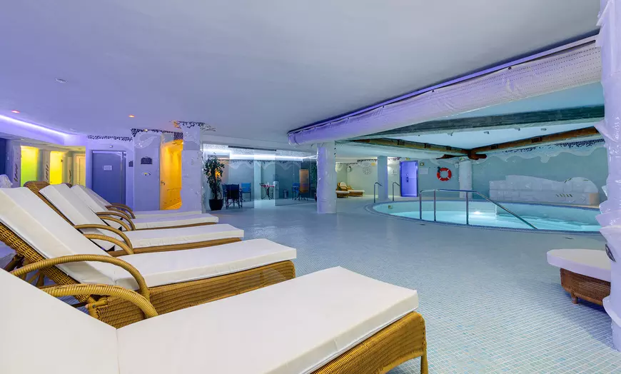 Image 12: Spa de 90 minutos para 2 o spa con desayuno buffet para 2