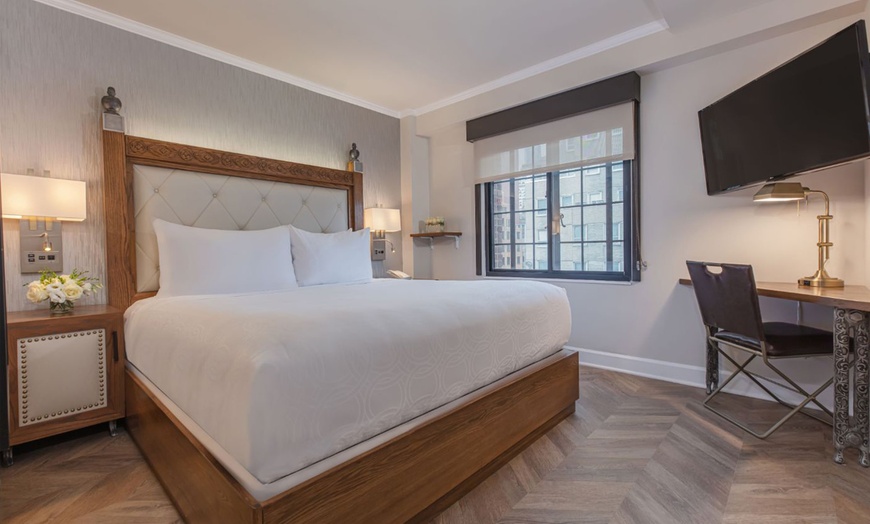 Image 14: Midtown Manhattan hotel near Grand Central w/ Grab and Go credit