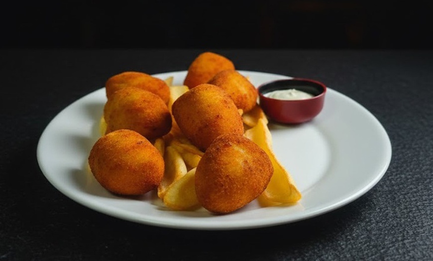 Image 5: Menú Esencial o Premium con entrante, principal, postre, bebida o vino