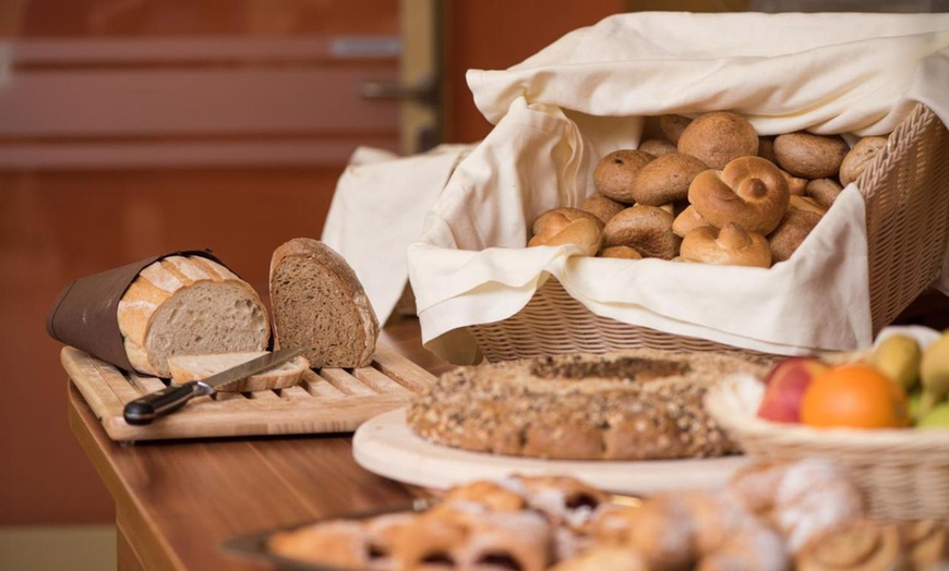 Image 8: Ungarn: 2-7 Nächte für Zwei mit Halbpension & Vulkan Therme