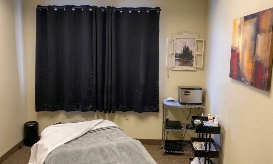 Image 3: Get Your Soft Tissue Realigned with 60 or 90 Min Massages