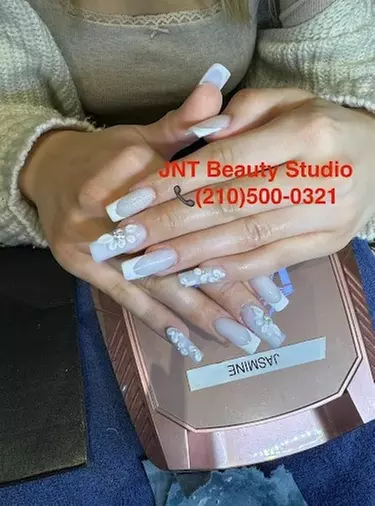 Full Set of Classic Or Hybrid Eyelash Extension - Up to 55% Off on Eyelash Extensions at JNT Beauty Studio - Second Medium