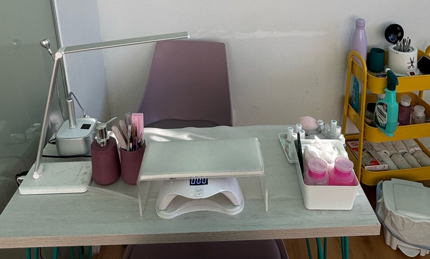 Image 15: Uñas listas: sesión de manicura o pedicura con esmalte semipermanente