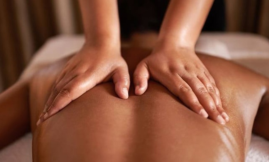 Image 2: Massage bien-être personnalisé avec soin du visage liftant Kobido