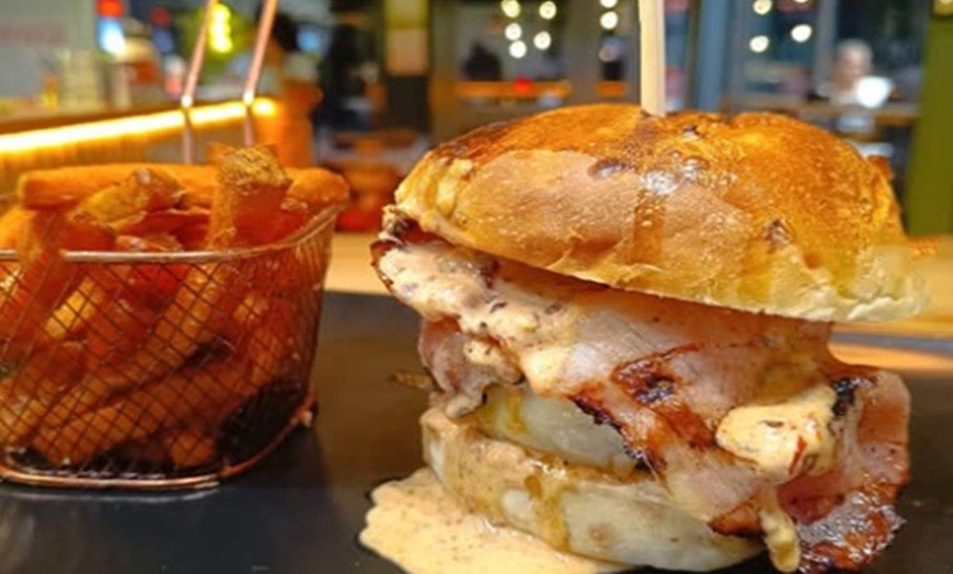 Image 16: Menú para 2 o 4 con entrantes, principales, postres y bebidas