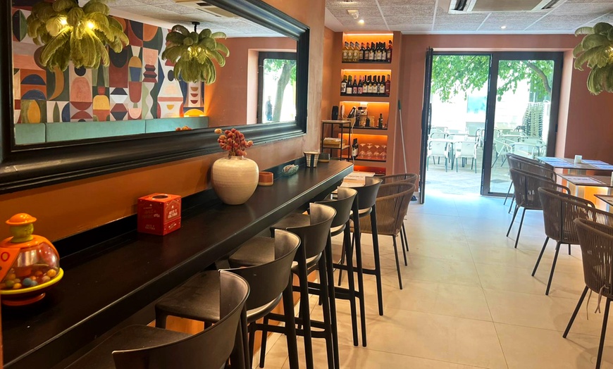 Image 9: ¡Sabores inigualables! Menú para 2 o 4 personas de cocina fusión