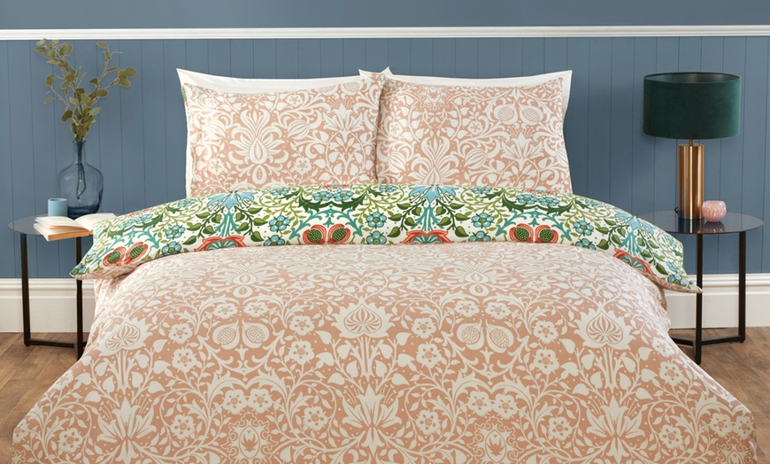 Image 2: Heritage Easy Care Duvet Set
