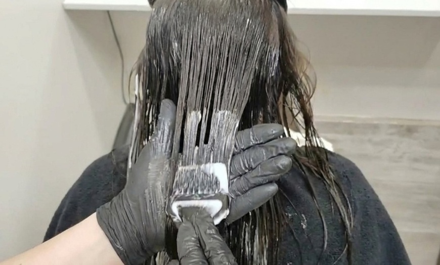 Image 6:  Sesión de peluquería: Tratamiento de Hidratación con lavado y masaje 