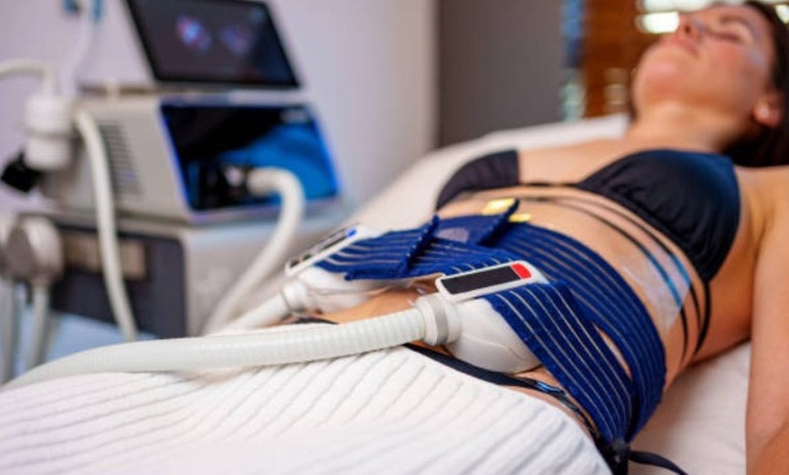 Image 1: 2 o 4 sesiones de criolipólisis de 2 cabezales una zona