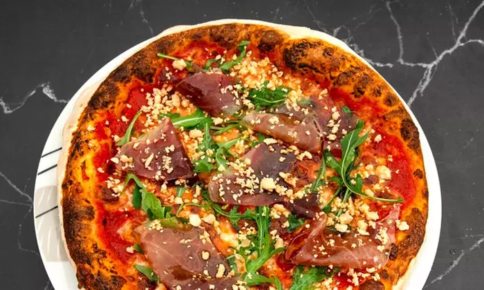 Menú italiano para 2 o 4 personas con pizzas artesanales, postres y bebidas, con hasta un 28% de descuento - Primary Image