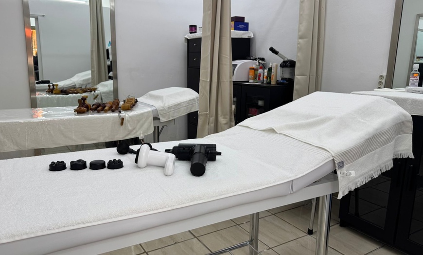 Image 2: Masaje relajante o drenante linfático de 30, 45 o 60 minutos