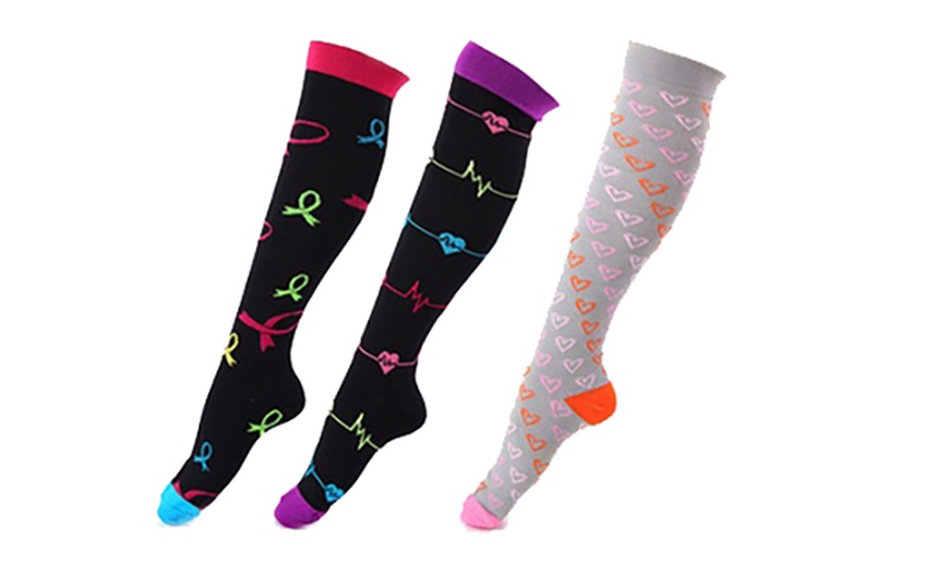 Image 3: Lot de 3 ou 6 paires de chaussettes de compression pour femmes