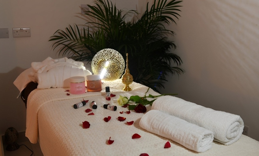Image 6: Indulge in a 30-Minute or 60-Minute Couples Massage 