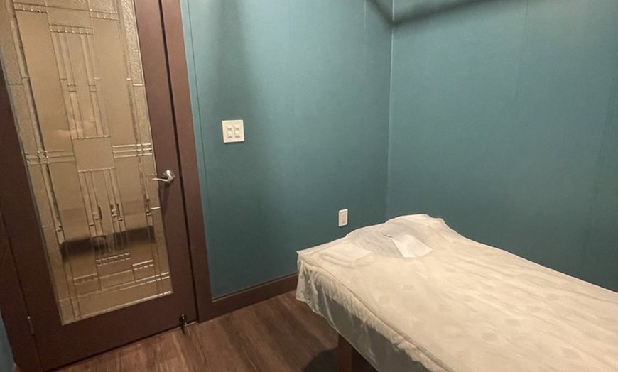 Image 5: Custom 60-Minute Full Body or Couples VIP Room Massage at Spa Zone