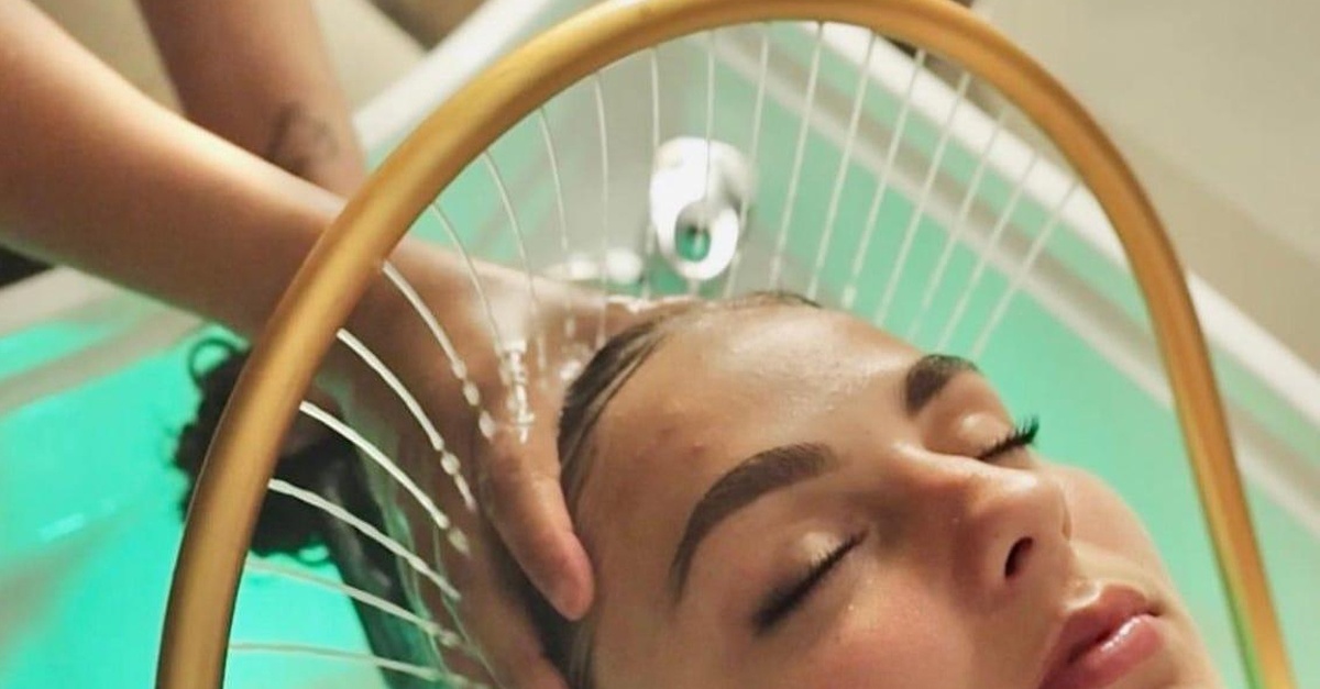 Sesión de Spa Head Bath Aqua para el cuidado del cuero cabelludo en Sevilla