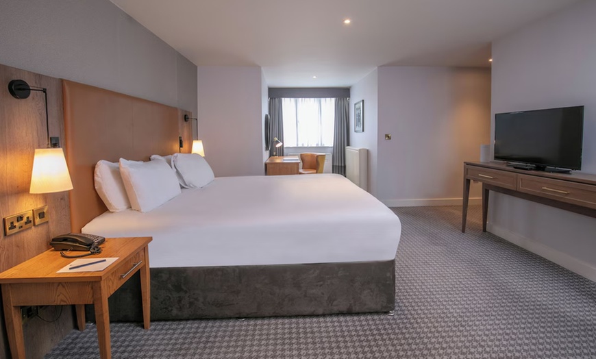 Image 21: Oxfordshire: Spa Stay with Breakfast, Dining Credit and Late Check out