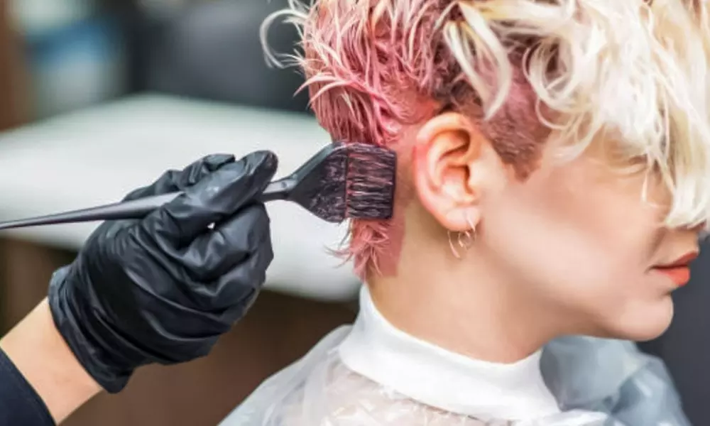 Sesión de peluquería con opción a tinte, mechas o tratamiento especial