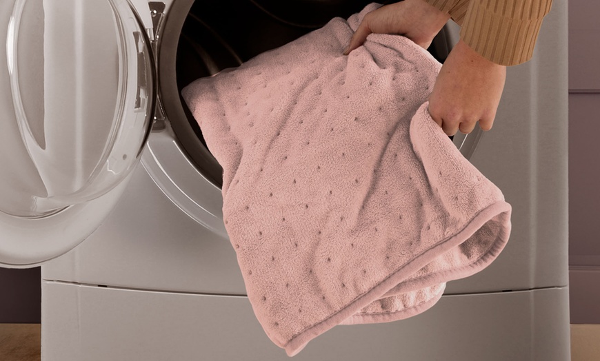 Image 24: Silentnight Luxury Heated Throw, Energy-Efficient Fleece Comfort