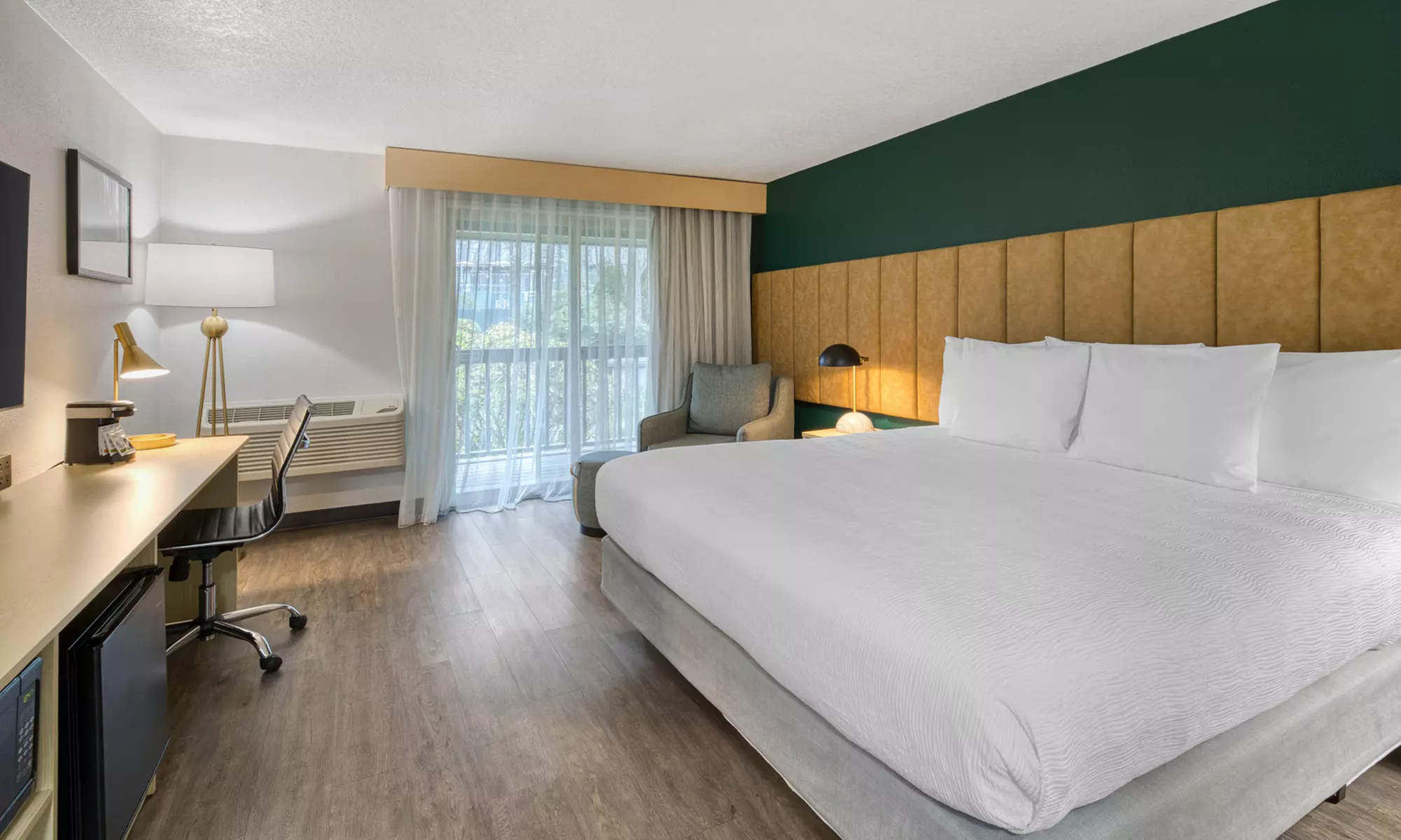Member Pricing: Relaxing Portland-Area Stay w/ Pool & Free Breakfast
