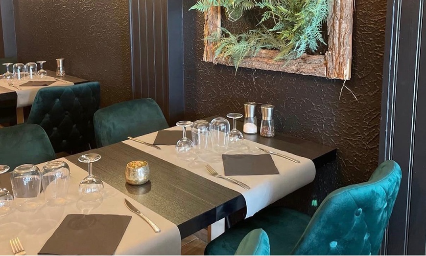 Image 8: Menu burger avec frites ou salade et dessert, sur place ou à emporter