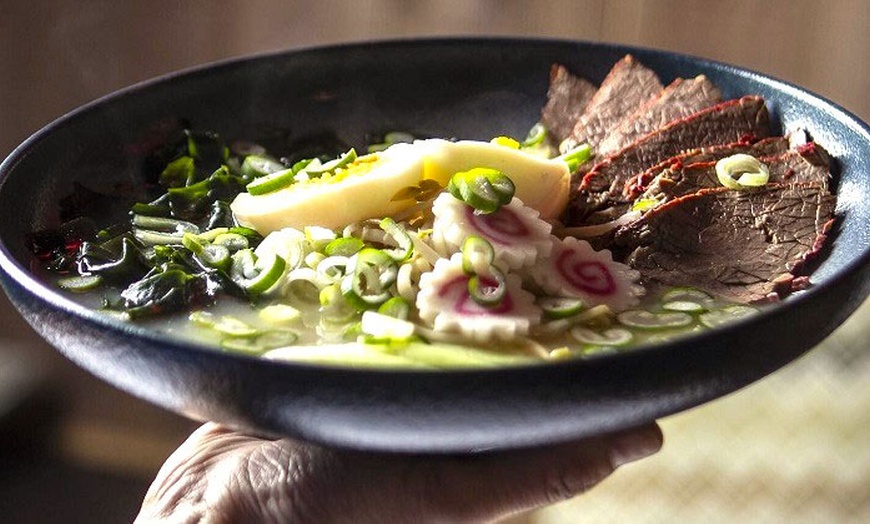 Image 15: Menú japonés para 2 o 4 personas con opciones clásicas o gourmet