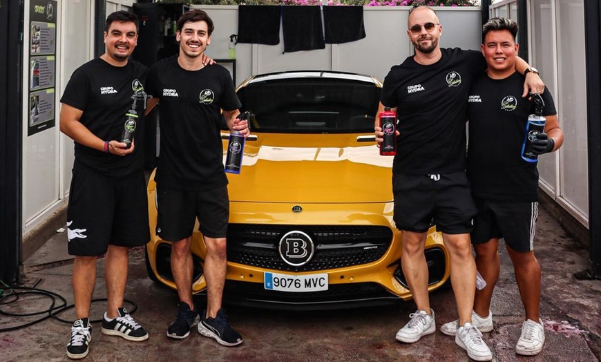 Image 2: Lavado de coche completo a elegir entre clásico, detallado o prémium