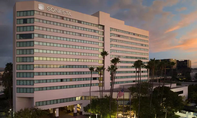 Sonesta Irvine John Wayne Airport Hotel: Indoor Pool & Airport Shuttle Service
