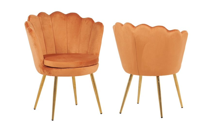 Image 12: Fauteuil design Maddina avec pieds dorés