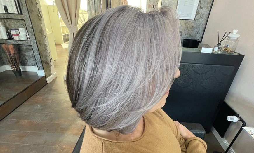 Image 4: Damen-Haarschnitt, opt. mit Strähnen & Glossing, Farbe oder Balayage 